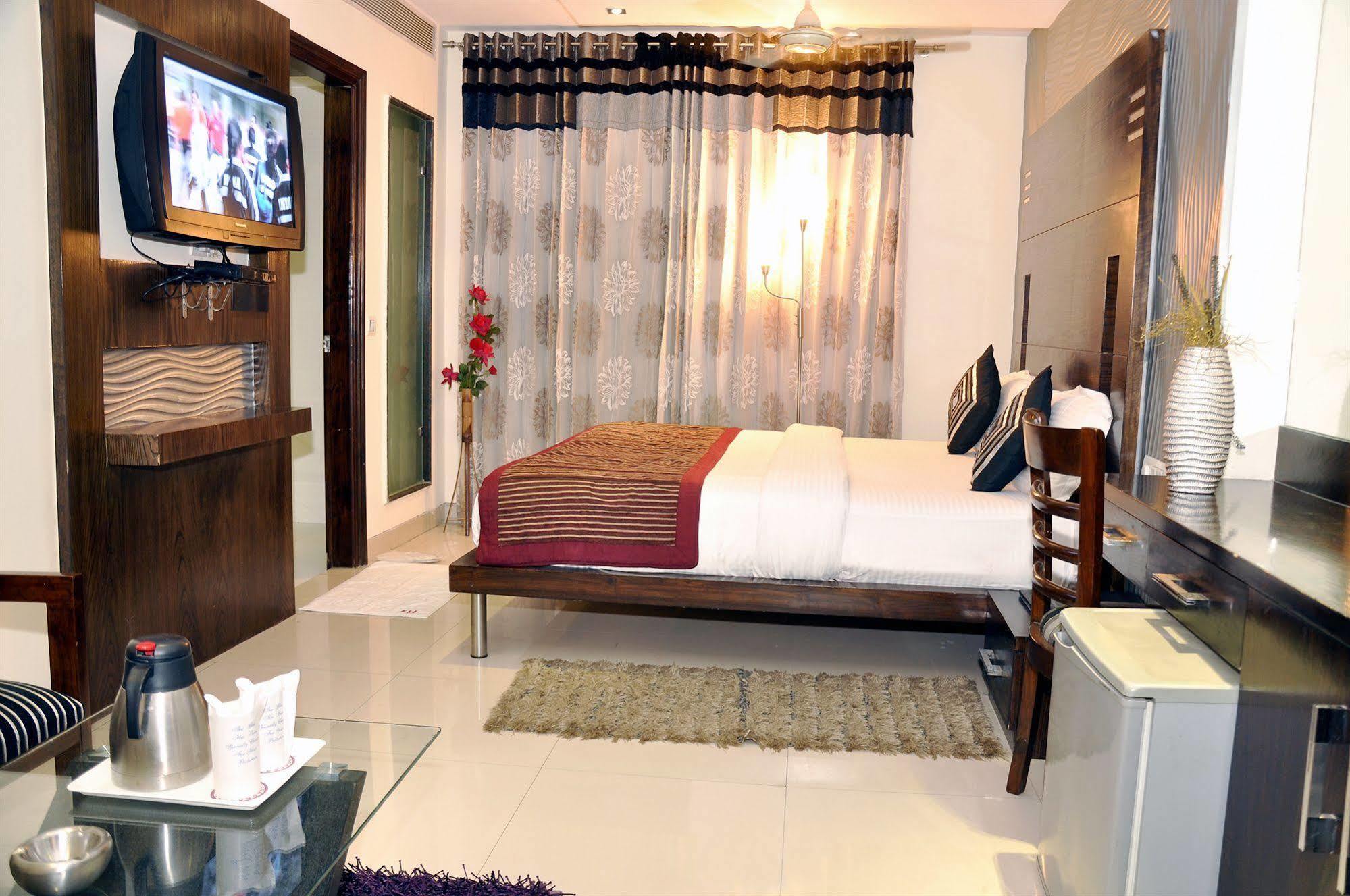 Hotel Delhi 55 -City Center New Delhi Ngoại thất bức ảnh
