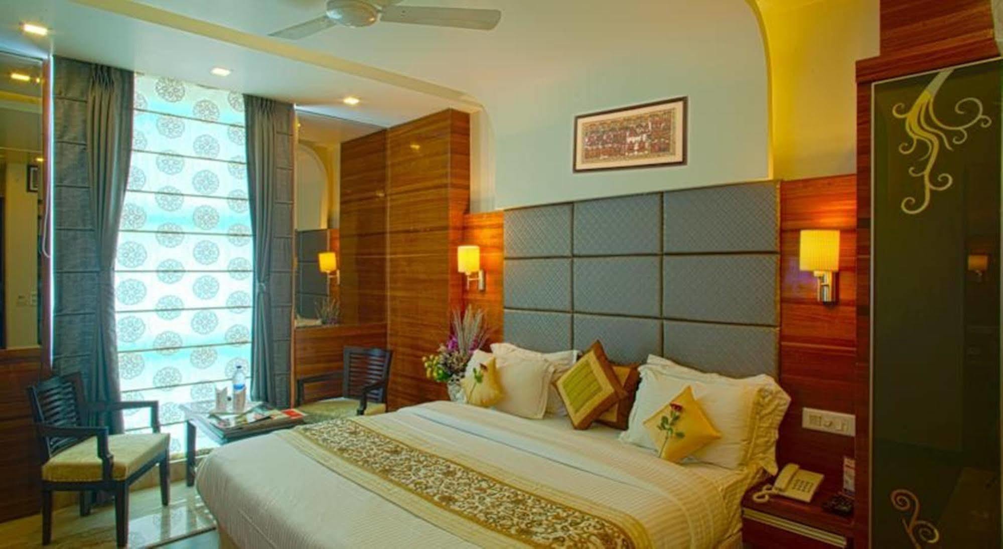 Hotel Delhi 55 -City Center New Delhi Ngoại thất bức ảnh