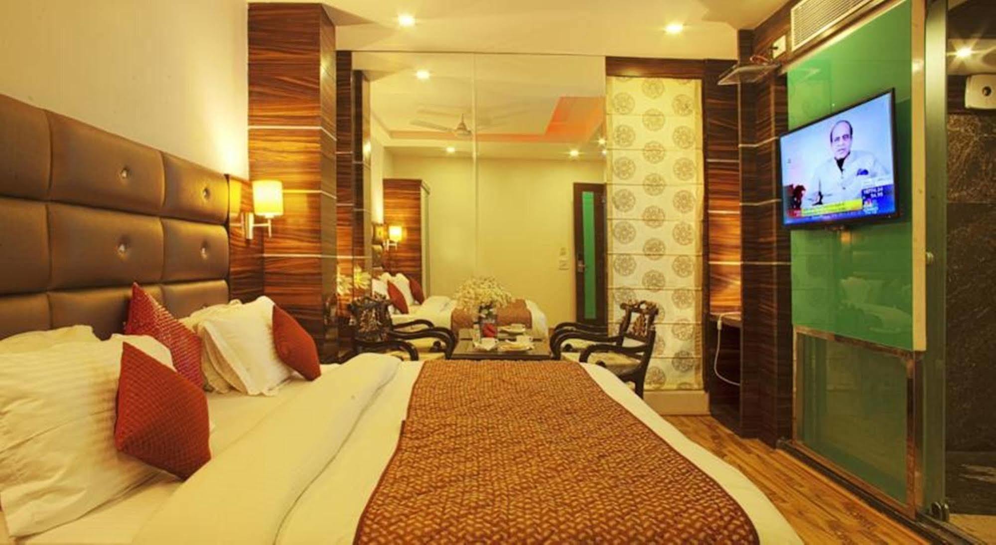 Hotel Delhi 55 -City Center New Delhi Ngoại thất bức ảnh