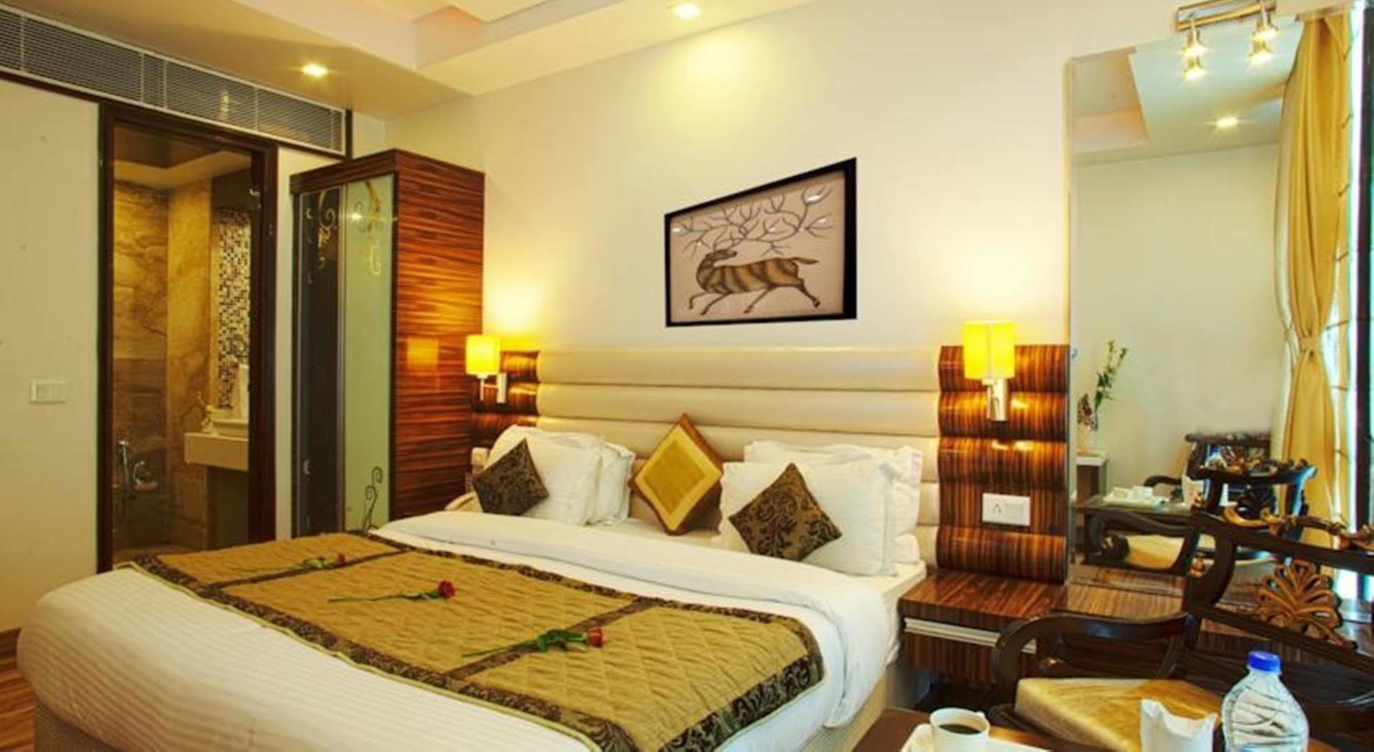 Hotel Delhi 55 -City Center New Delhi Ngoại thất bức ảnh